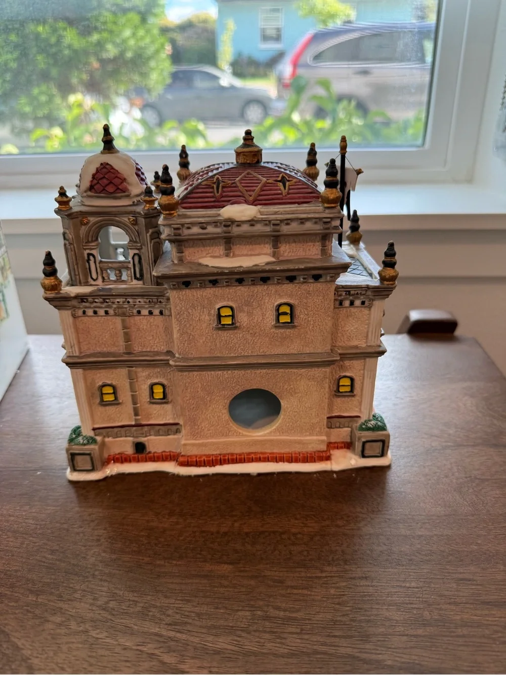 Lemax museum of history - retired.Holiday Porcelain Lighted House -